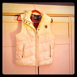 Snow White puffer vest w/ faux fur lined hood! ❄️